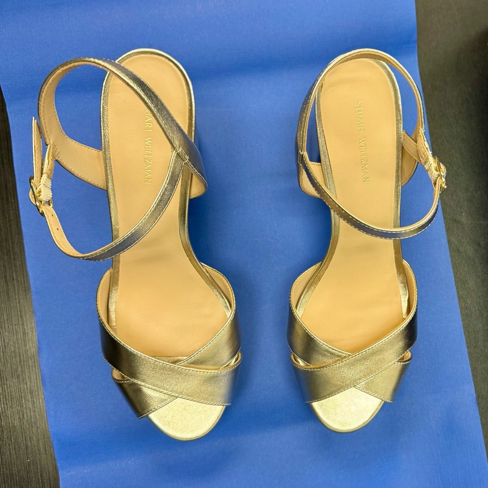 NIB Stuart Weitzman IVONA Sandals, Gold Platino Metallic Nappa, size 9 B (39.5) - Picture 4 of 15